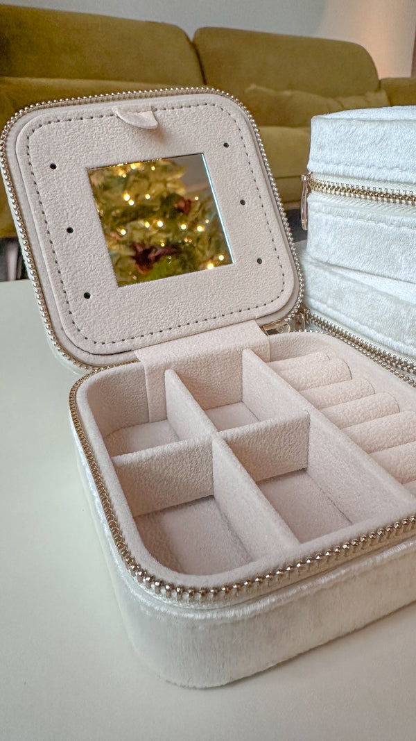 Jewelry travel case